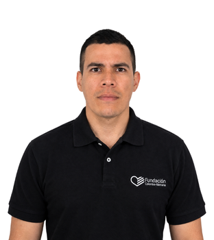 <p>“Desde muy niño me apasionaban los idiomas y esto me llevo a estudiar Licenciatura en Idiomas Extranjeros. Al aprender el alemán me di cuenta que no solo me gusta como lengua extranjera, sino que también me entusiasma enseñar, guiar y formar a otros en el aprendizaje de este maravilloso idioma. Por ende, brindo un espacio donde el estudiante tenga la oportunidad de aprender y desarrollar sus habilidades comunicativas de manera práctica y constante”.</p>
