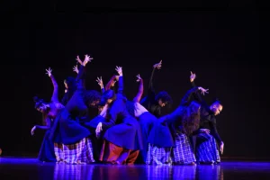 La magia de la danza iluminó el Auditorio del Colegio Alemán con “Akelarre” - foto 2