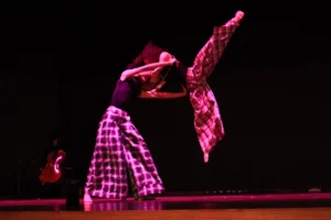 La magia de la danza iluminó el Auditorio del Colegio Alemán con “Akelarre” - foto 3
