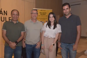 Expertos analizaron los desafíos económicos y comerciales de Colombia en Diálogos por Colombia - foto 4